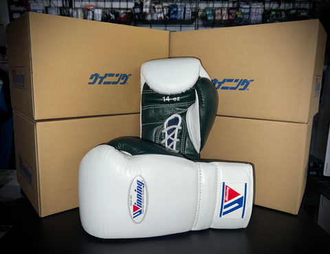 WINNING SPECIAL EDITION BOXING GLOVES WHITE/GREEN